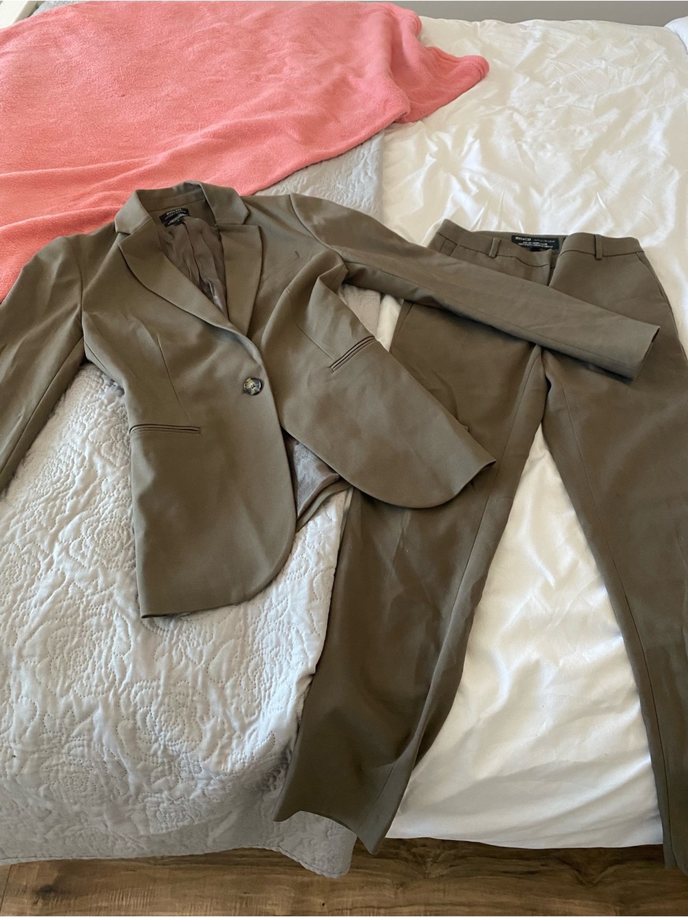 RW&CO. Olive Green Women's Blazer and Pant Suit
